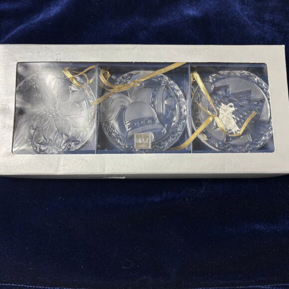 Mikasa Set of 3 Holiday Crystal Round Glass Etched Ornaments - Picture 5 of 8